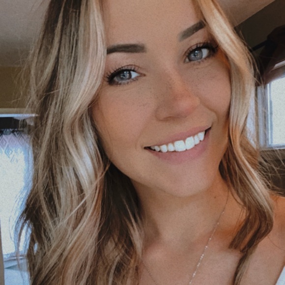 Meet your Posher, Kaitlin - Picture 1 of 1